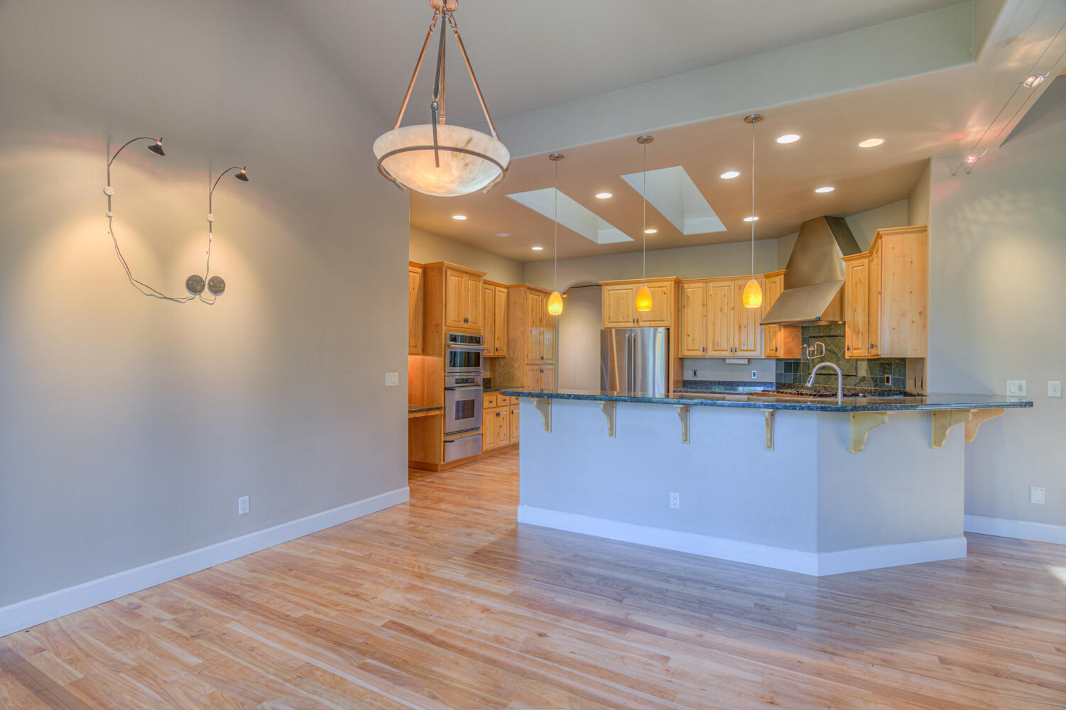 Bend, Oregon, 97703, United States, 4 Bedrooms Bedrooms, ,5 BathroomsBathrooms,Residential,For Sale,1979123