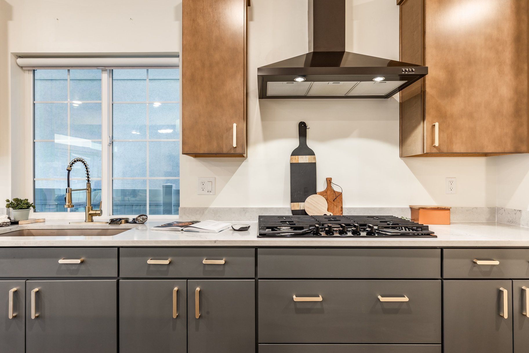  Fresh, Bright & Beautiful 2-Story Home - 物件實景