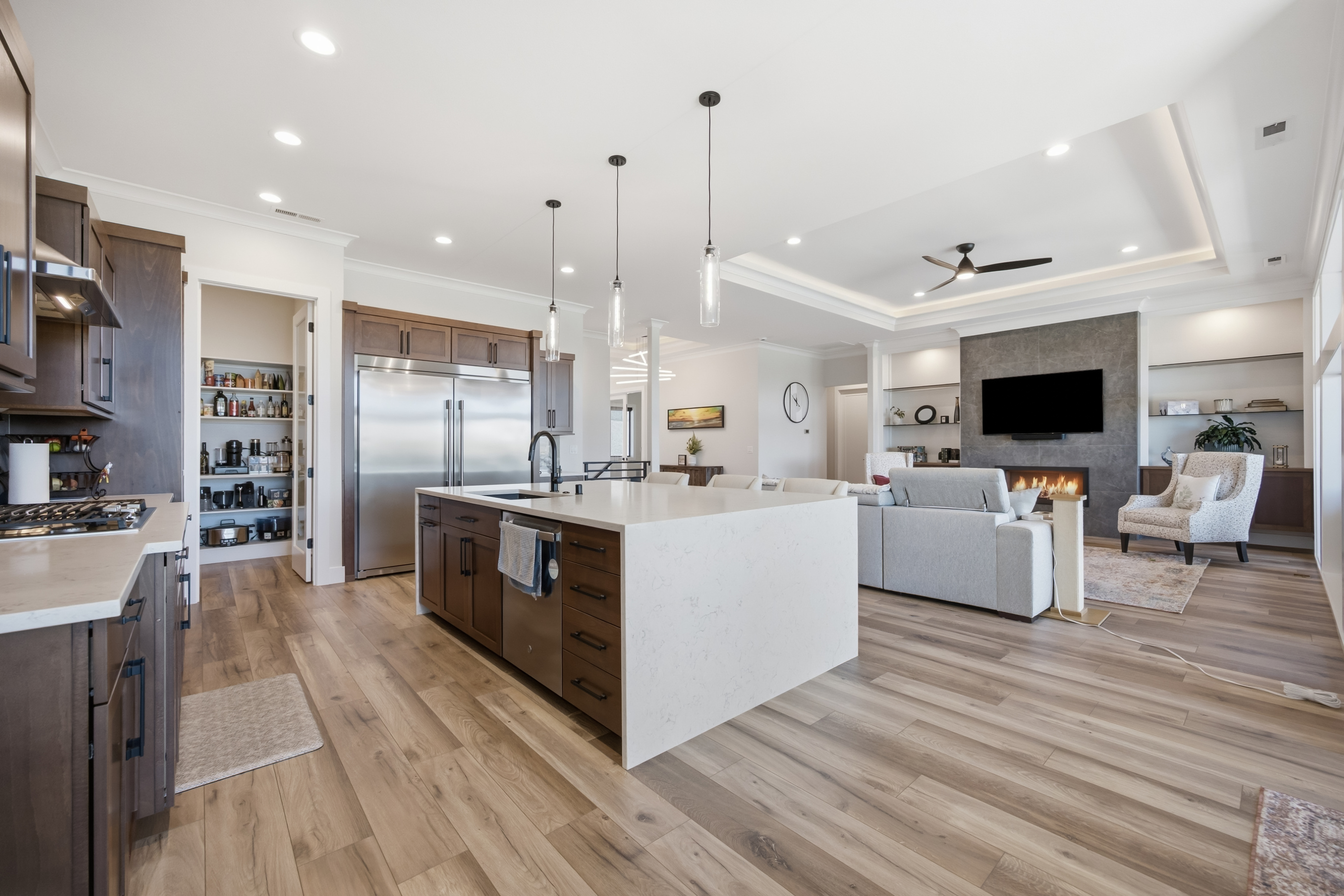  Discover This Stunning Resale Prodigy Homes Aria Basement Model - 物件實景
