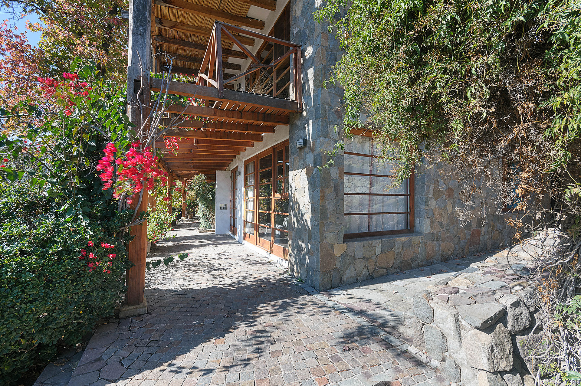  Beautiful Home Surrounded by Nature with Stunning Views - 物件實景