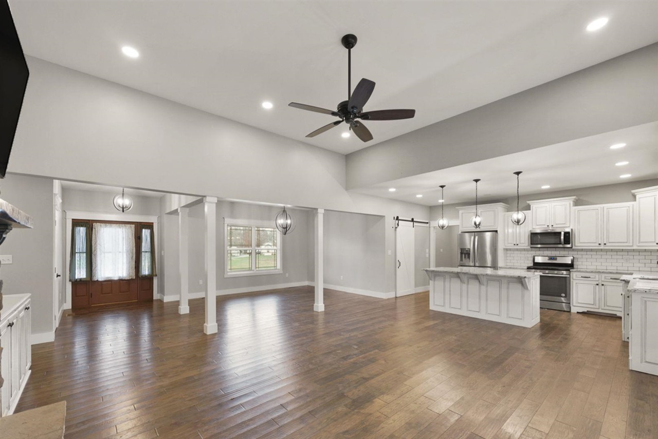 Smiths Grove, Kentucky, 42171, United States, 4 Bedrooms Bedrooms, ,3 BathroomsBathrooms,Residential,For Sale,1901805