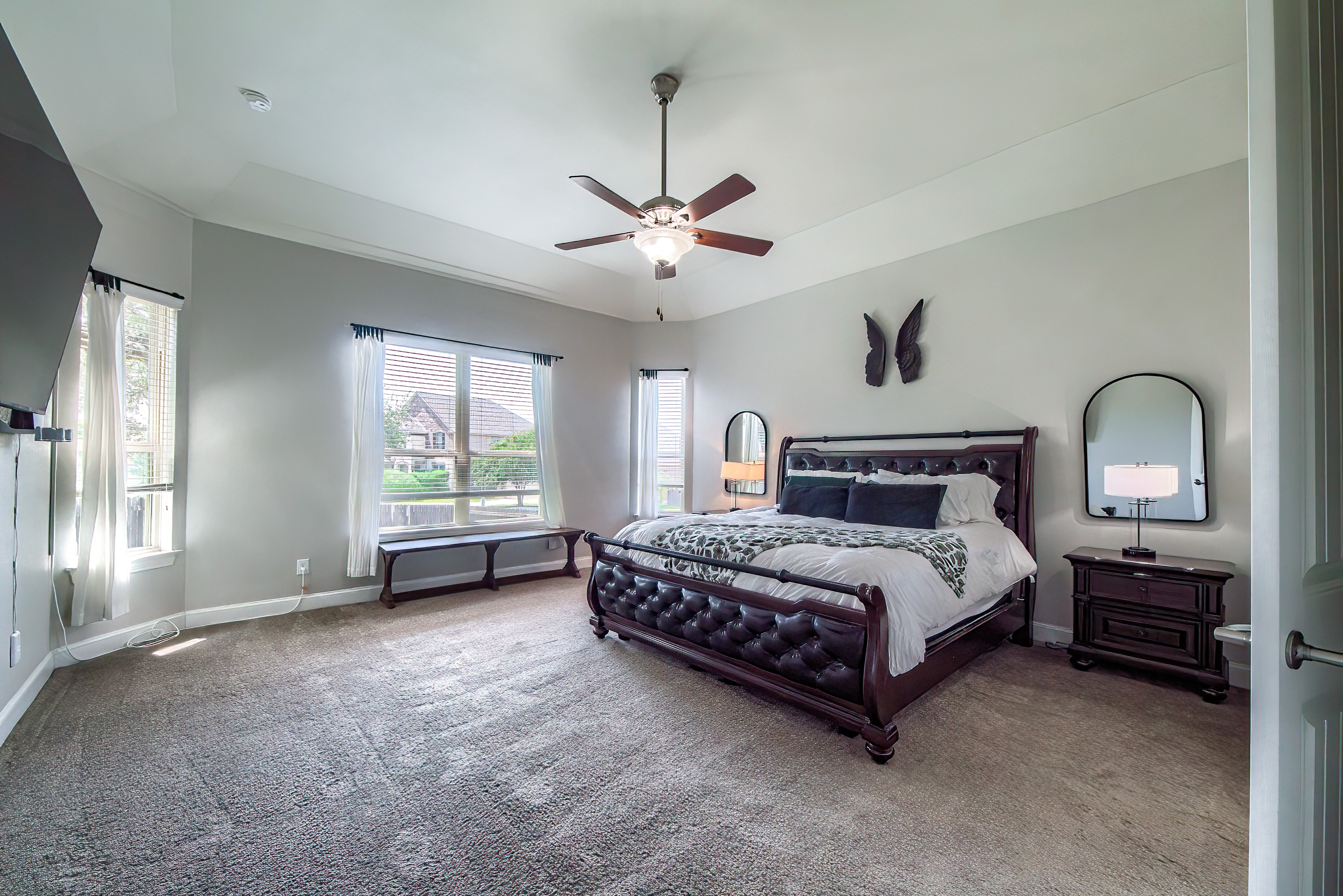  Four Bedrooms + Bonus Room in Prime Location - 物件實景
