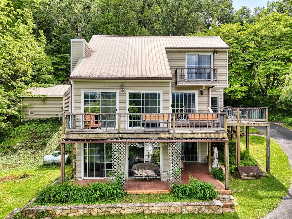 Hayesville, North Carolina, 28904, United States, 3 Bedrooms Bedrooms, ,3 BathroomsBathrooms,Residential,For Sale,1862322