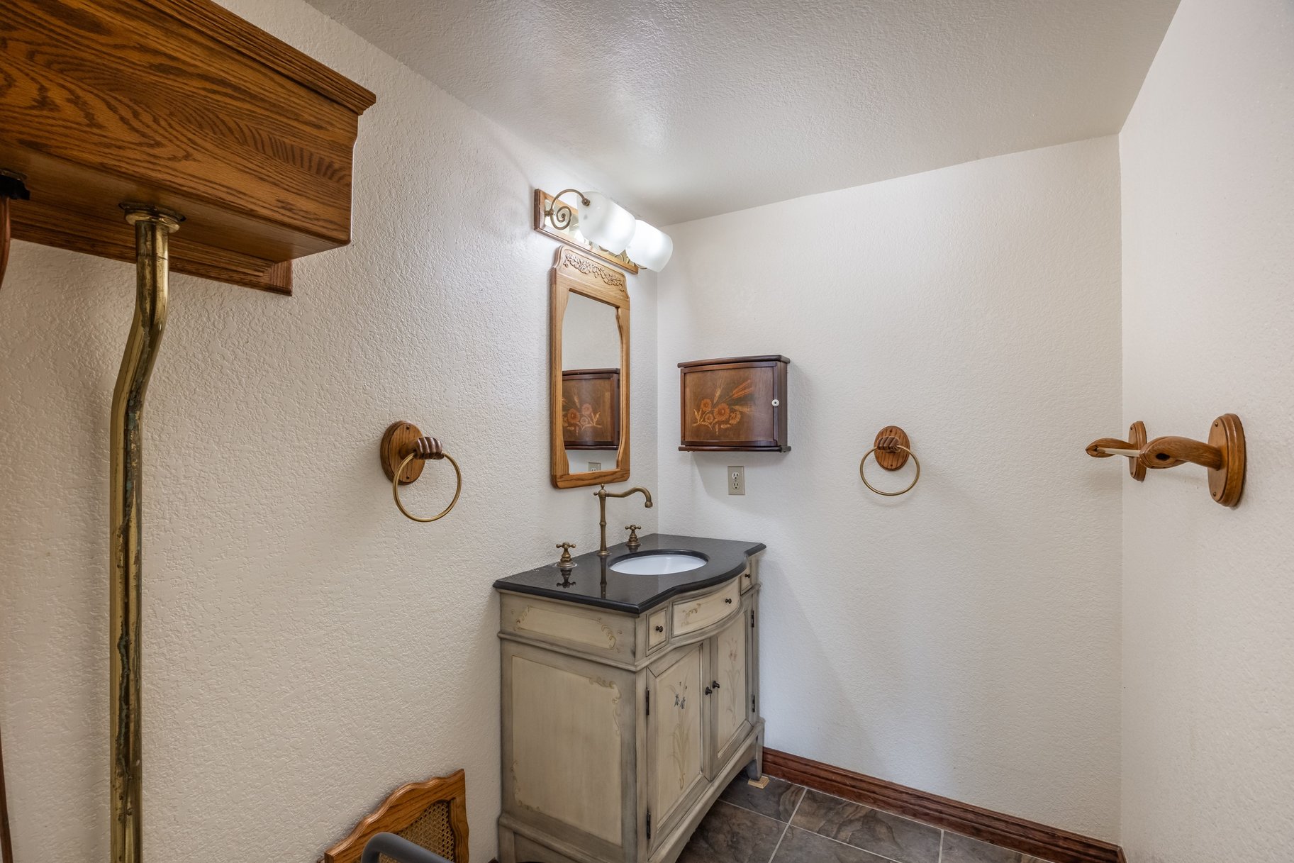  Timeless Holladay Opportunity Backing Cottonwood Club - 物件實景