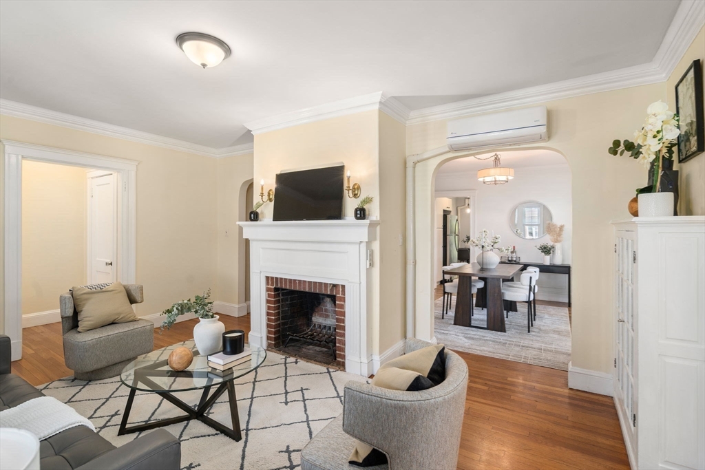 Newton, Massachusetts, 02458, United States, 2 Bedrooms Bedrooms, ,2 BathroomsBathrooms,Residential,For Sale,1906436