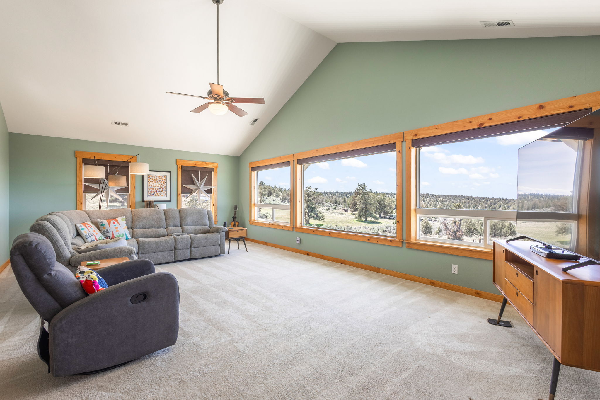 Prineville, Oregon, 97754, United States, 3 Bedrooms Bedrooms, ,3 BathroomsBathrooms,Residential,For Sale,1787892