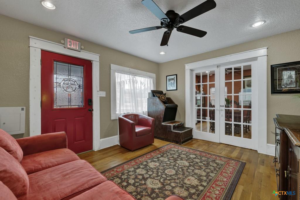 San Marcos, Texas, 78666, United States, 5 Bedrooms Bedrooms, ,1 BathroomBathrooms,Residential,For Sale,1944829