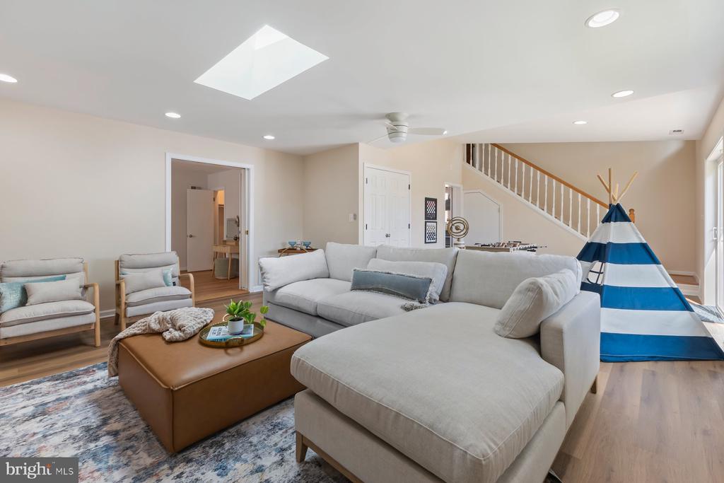 Takoma Park, Maryland, 20912, United States, 2 Bedrooms Bedrooms, ,2 BathroomsBathrooms,Residential,For Sale,1974718