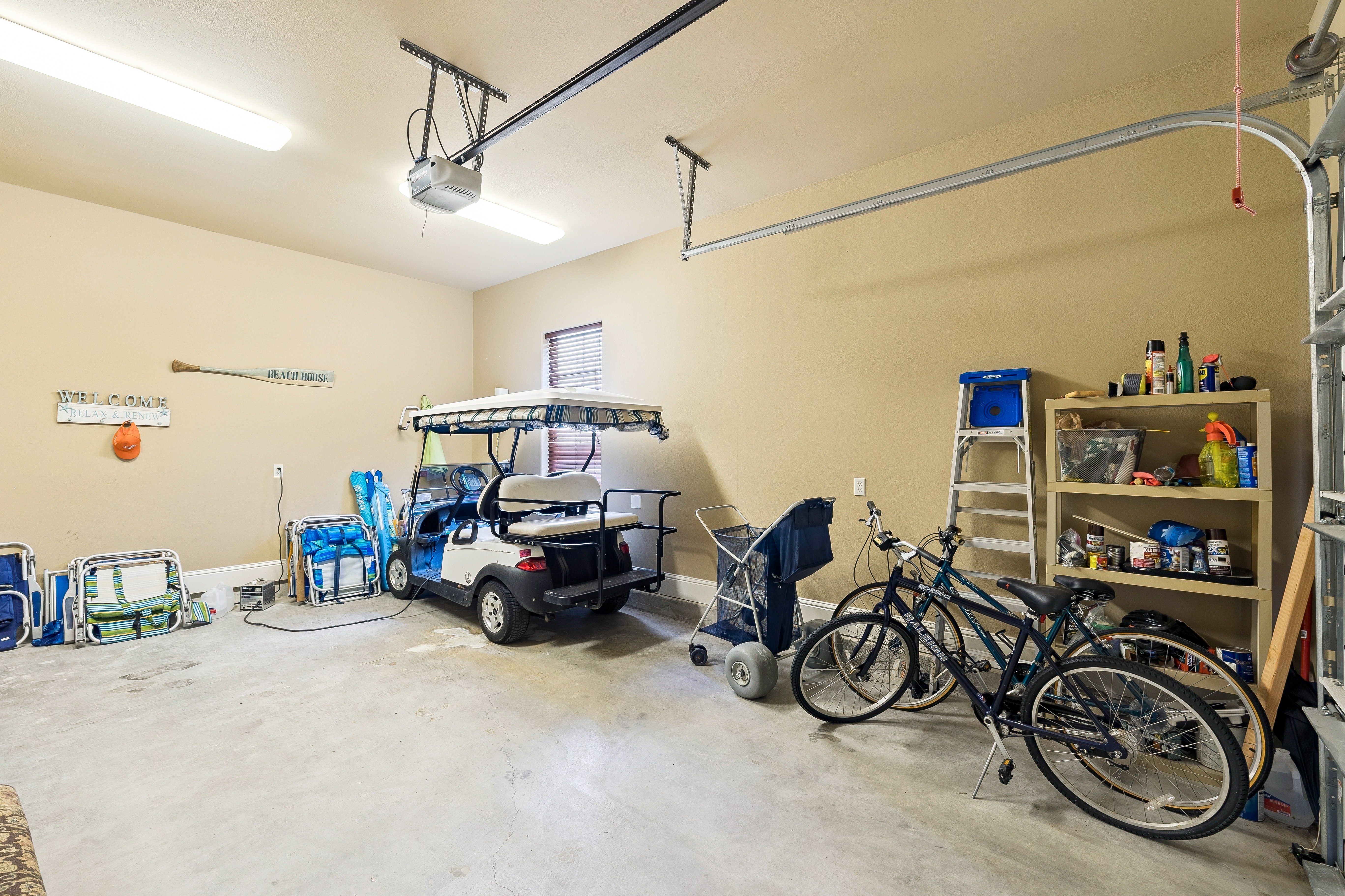 Fully Furnished Golf Course Retreat with Private Balconies and Garage - 物件實景