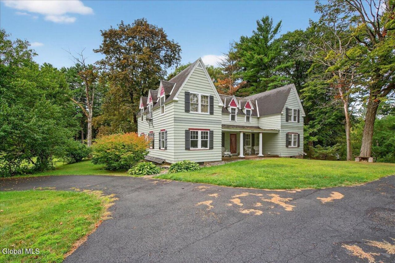 Schenectady, New York, 12309, United States, 5 Bedrooms Bedrooms, ,4 BathroomsBathrooms,Residential,For Sale,1938536