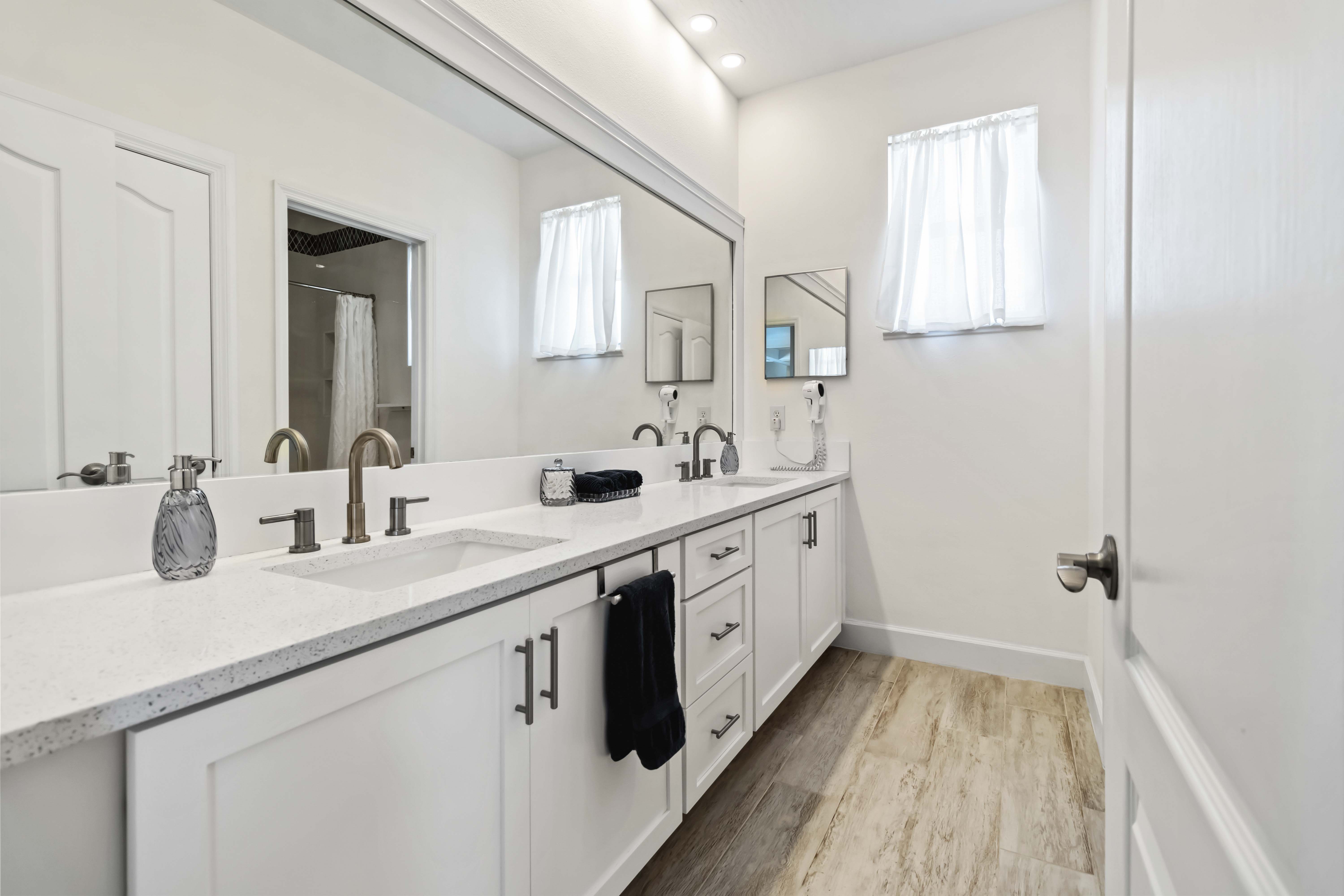 Indialantic, Florida, 32903, United States, 5 Bedrooms Bedrooms, ,3 BathroomsBathrooms,Residential,For Sale,2005377