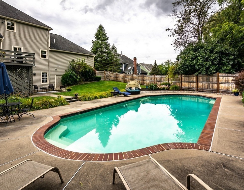 Westborough, Massachusetts, 01581, United States, 4 Bedrooms Bedrooms, ,4 BathroomsBathrooms,Residential,For Sale,1986469