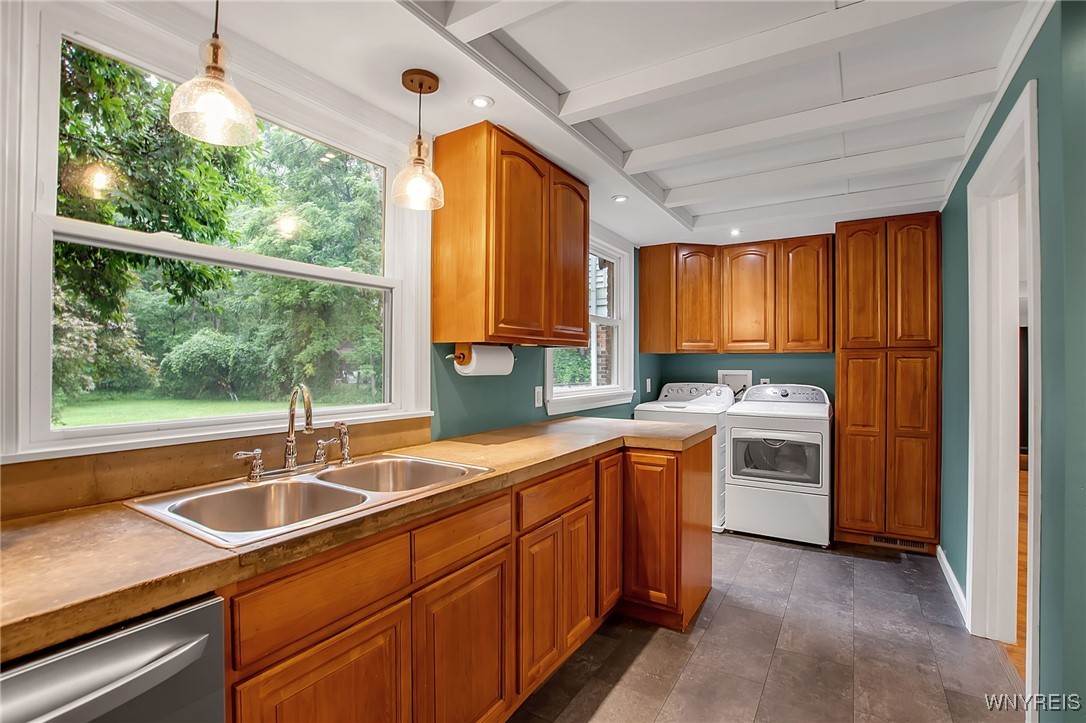 Elma, New York, 14059, United States, 7 Bedrooms Bedrooms, ,6 BathroomsBathrooms,Residential,For Sale,1935359