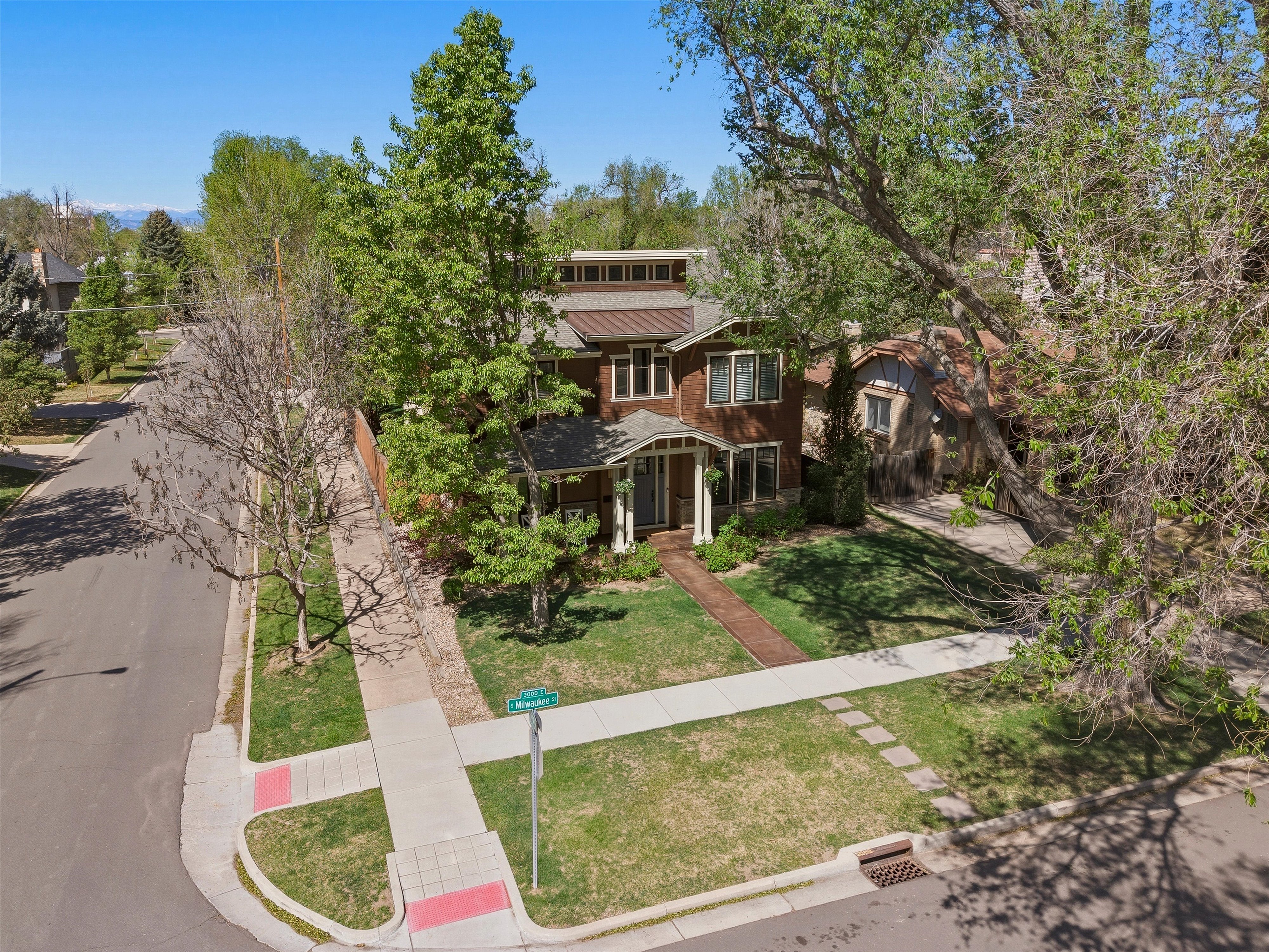  Exceptional residence offers refined living on a quiet, non cut-through street - 物件實景