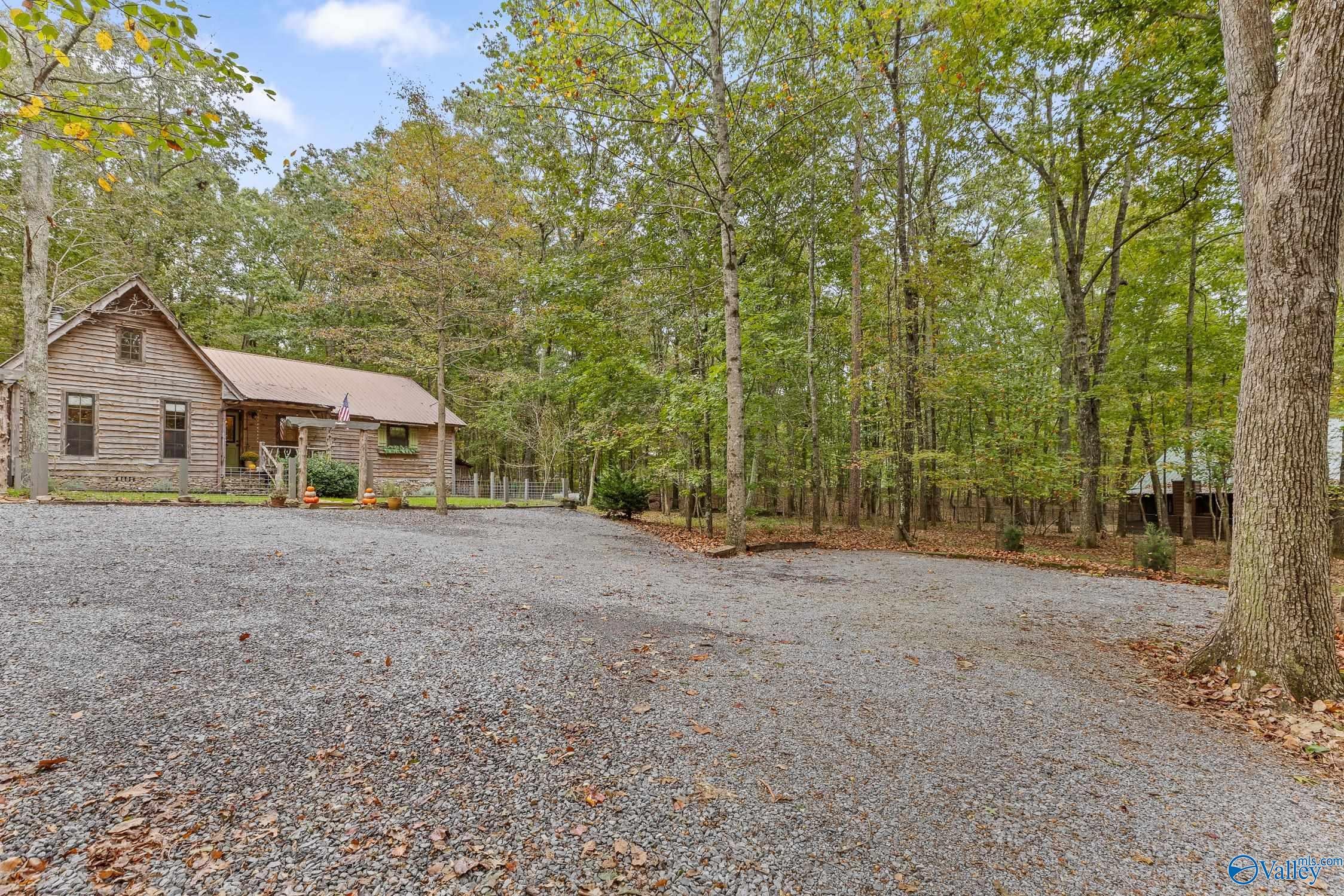 Mentone, Alabama, 35984, United States, 3 Bedrooms Bedrooms, ,1 BathroomBathrooms,Residential,For Sale,1978714