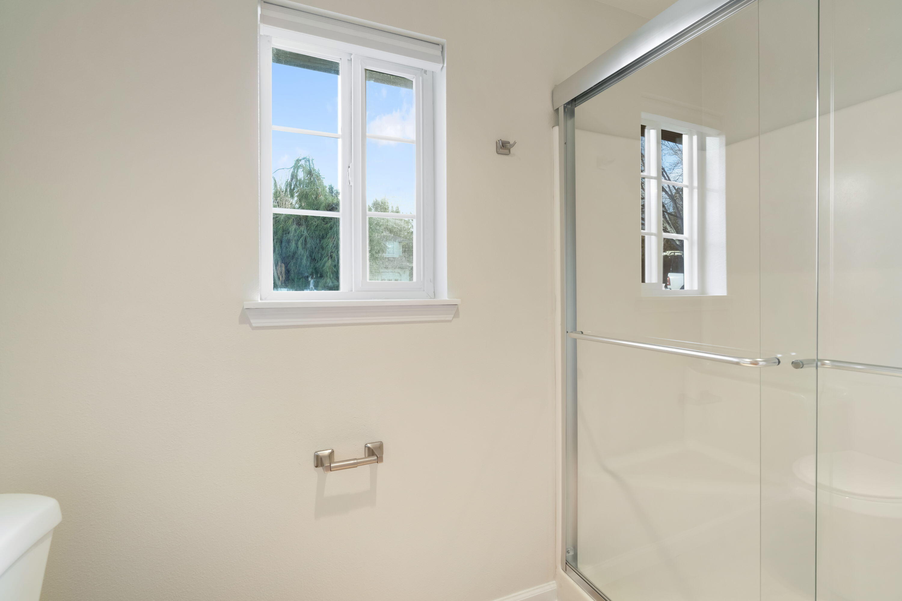 Bend, Oregon, 97701, United States, 3 Bedrooms Bedrooms, ,2 BathroomsBathrooms,Residential,For Sale,1697036