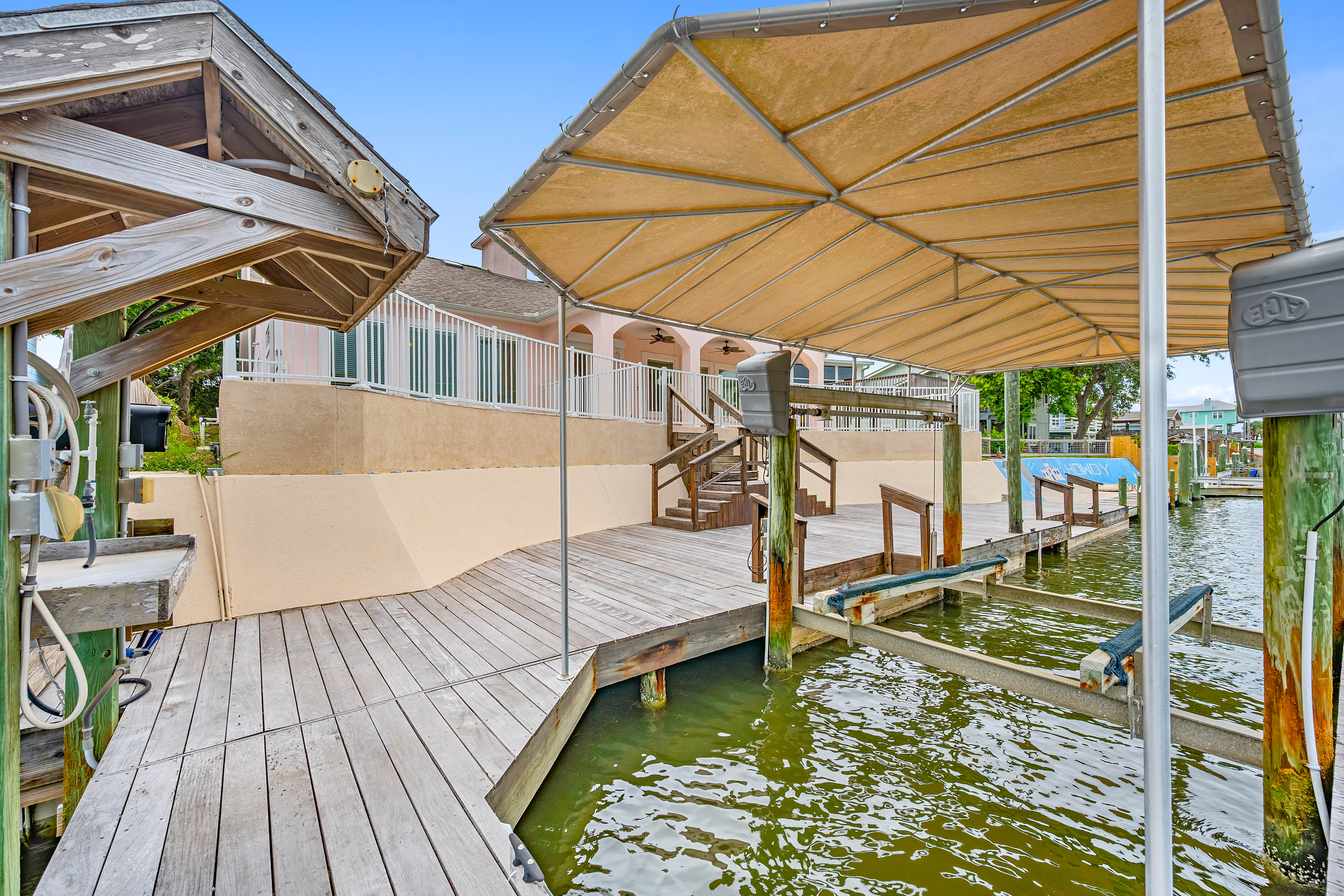  Waterfront Retreat with Heated Pool and Boat Lift - 物件實景