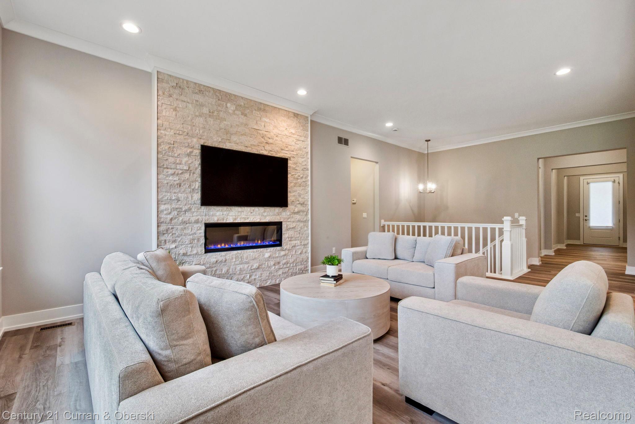 Northville, Michigan, 48168, United States, 2 Bedrooms Bedrooms, ,2 BathroomsBathrooms,Residential,For Sale,1983973