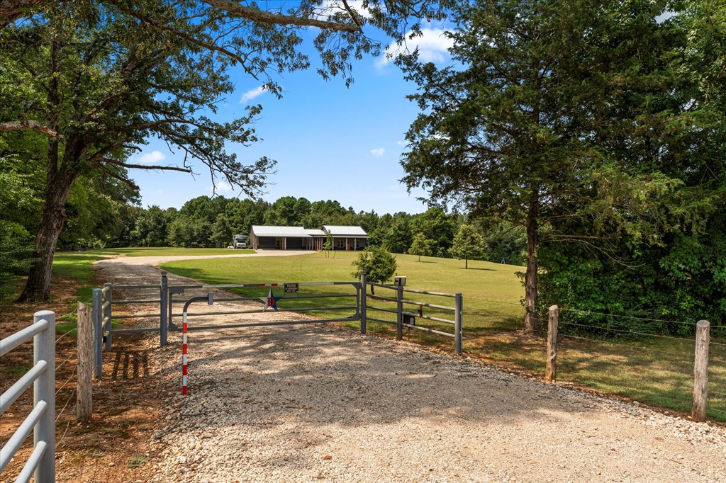 Rusk, Texas, 75785, United States, 1 Bedroom Bedrooms, ,3 BathroomsBathrooms,Residential,For Sale,1918158