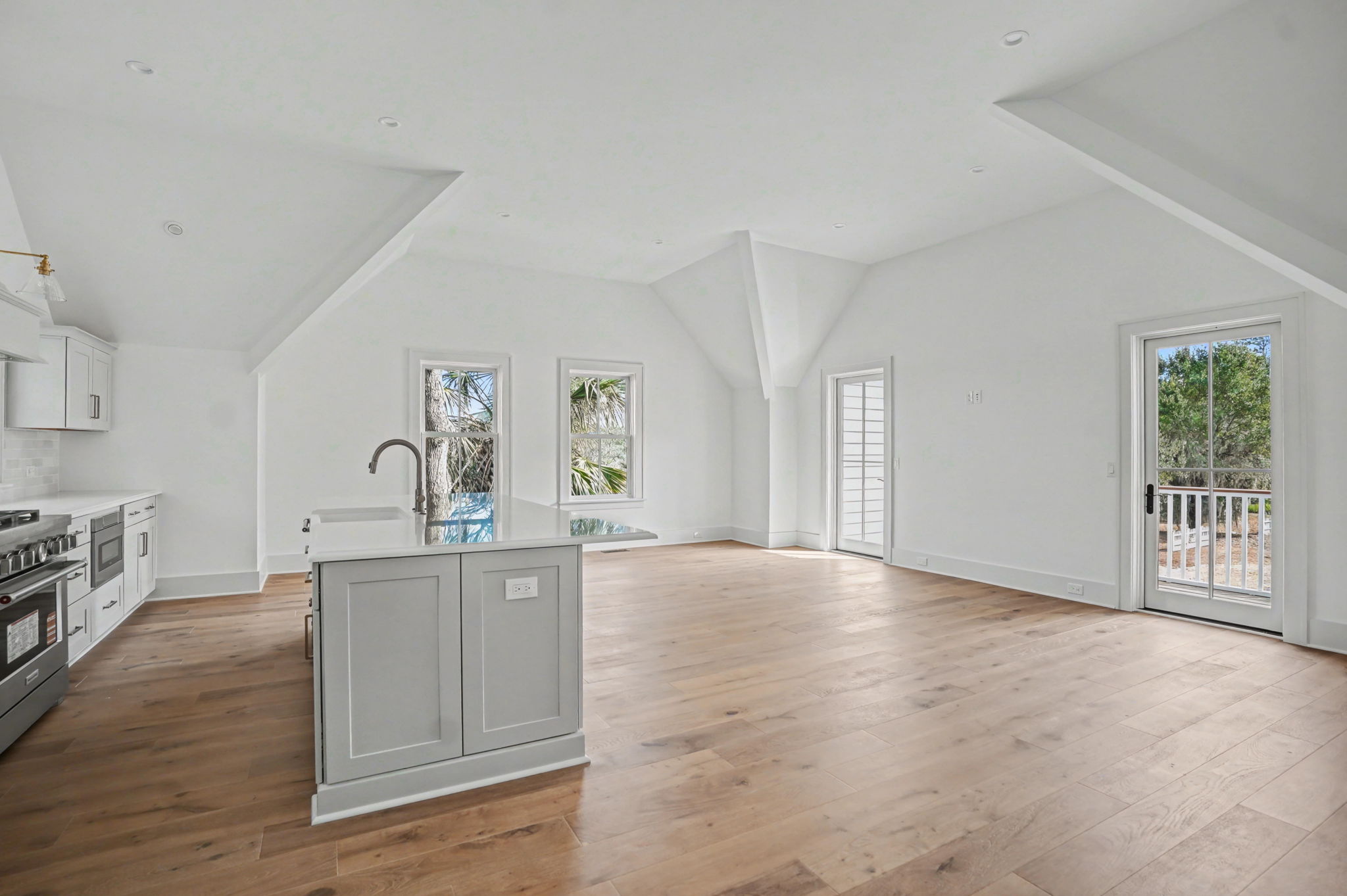  Elegant New Construction in Coveted Gated Community - 物件實景