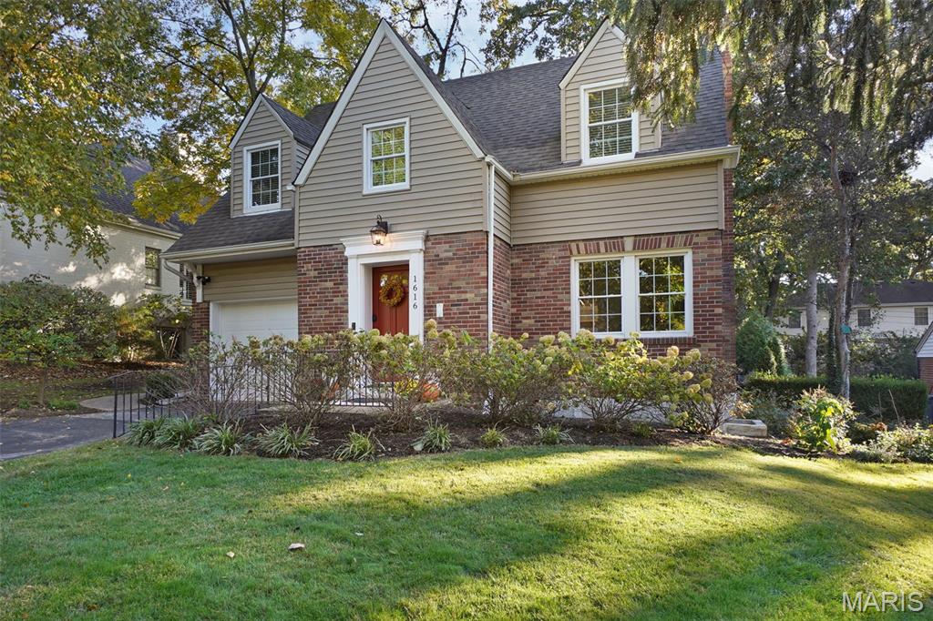 Warson Woods, Missouri, 63122, United States, 4 Bedrooms Bedrooms, ,3 BathroomsBathrooms,Residential,For Sale,1987966