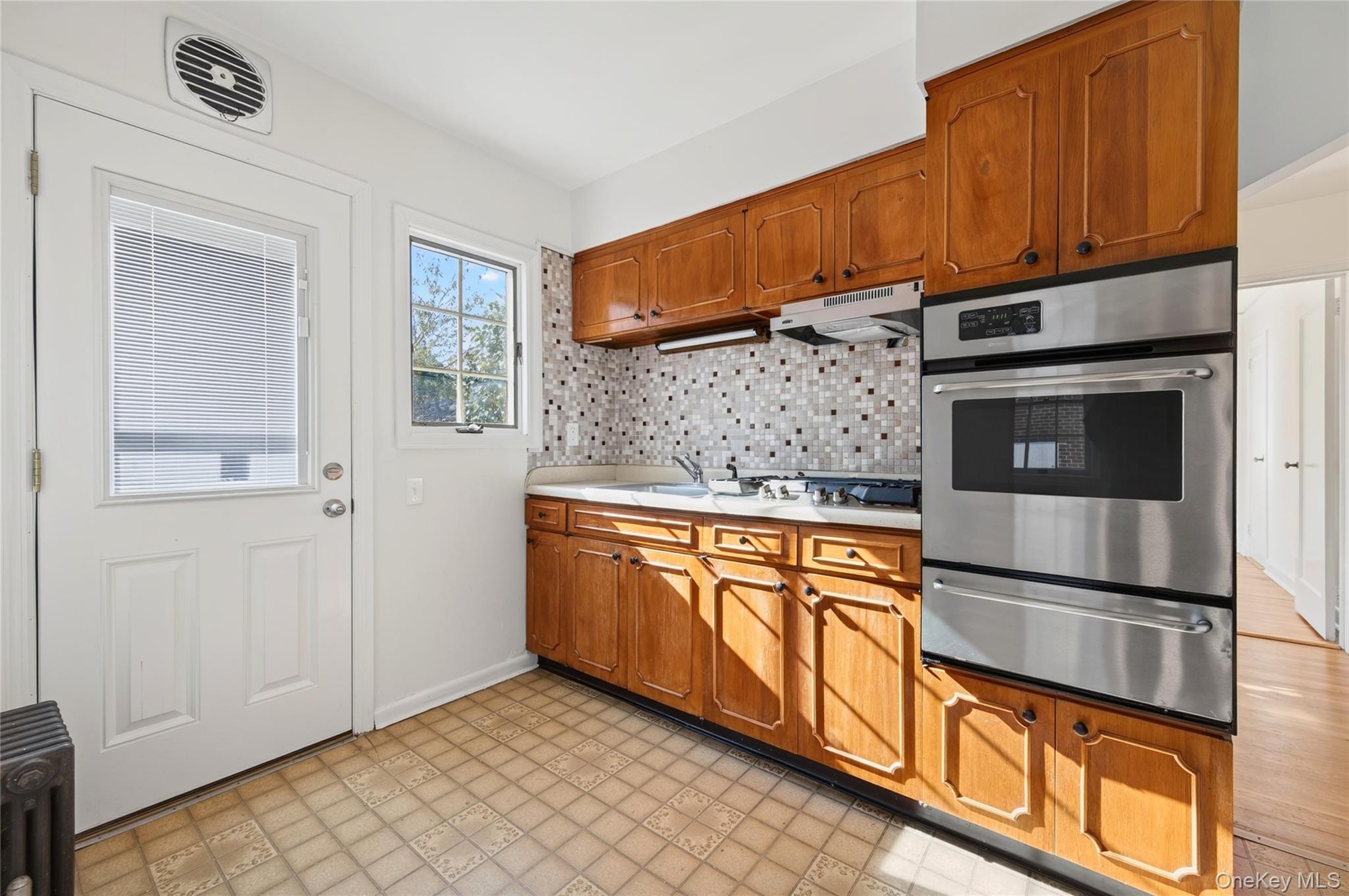  22 Dallas Avenue, New Hyde Park, NY, 11040 - 物件實景