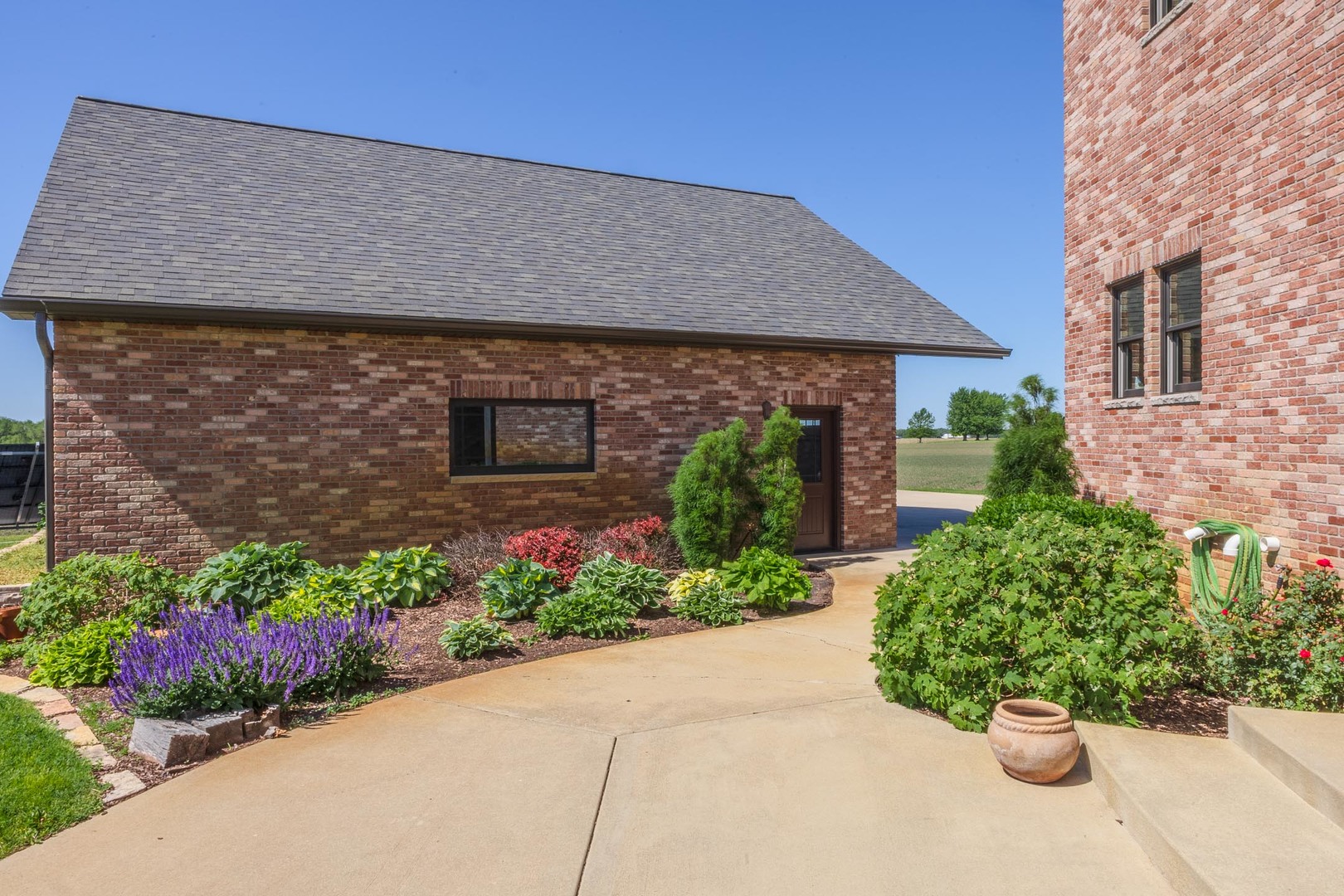 Hudson, Illinois, 61748, United States, 3 Bedrooms Bedrooms, ,5 BathroomsBathrooms,Residential,For Sale,1987913