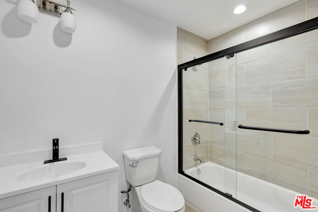 Reseda, California, 91335, United States, 10 Bedrooms Bedrooms, ,Residential,For Sale,1906500
