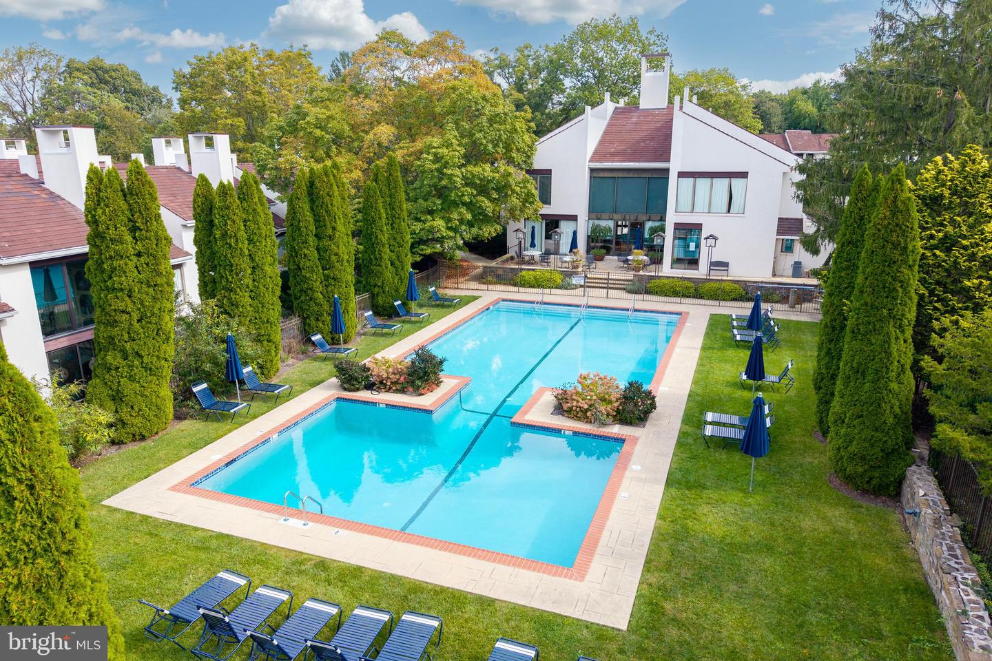 DEVON, Pennsylvania, 19333, United States, 2 Bedrooms Bedrooms, ,3 BathroomsBathrooms,Residential,For Sale,1980248