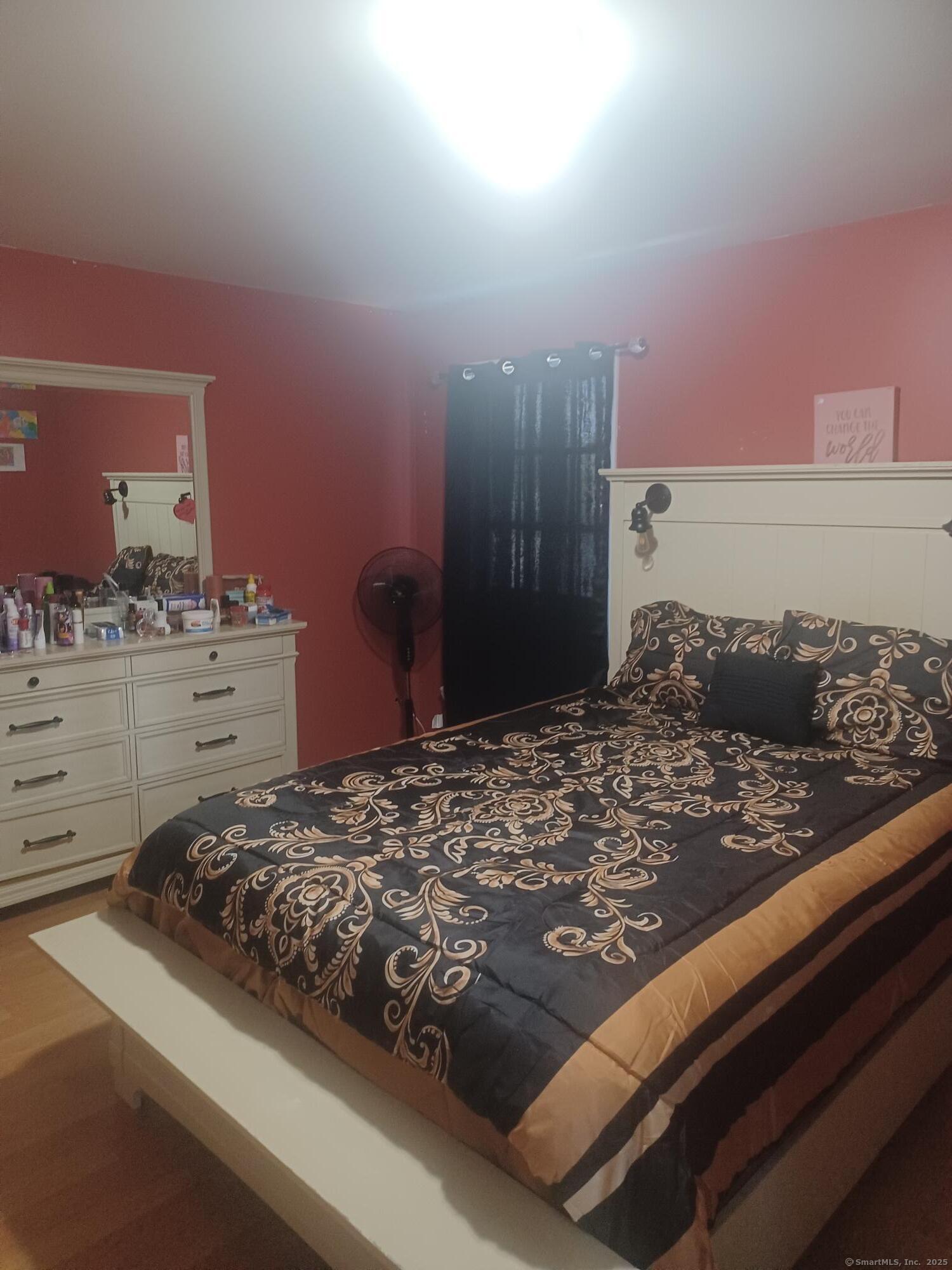Stratford, Connecticut, 06614, United States, 3 Bedrooms Bedrooms, ,2 BathroomsBathrooms,Residential,For Sale,1926191
