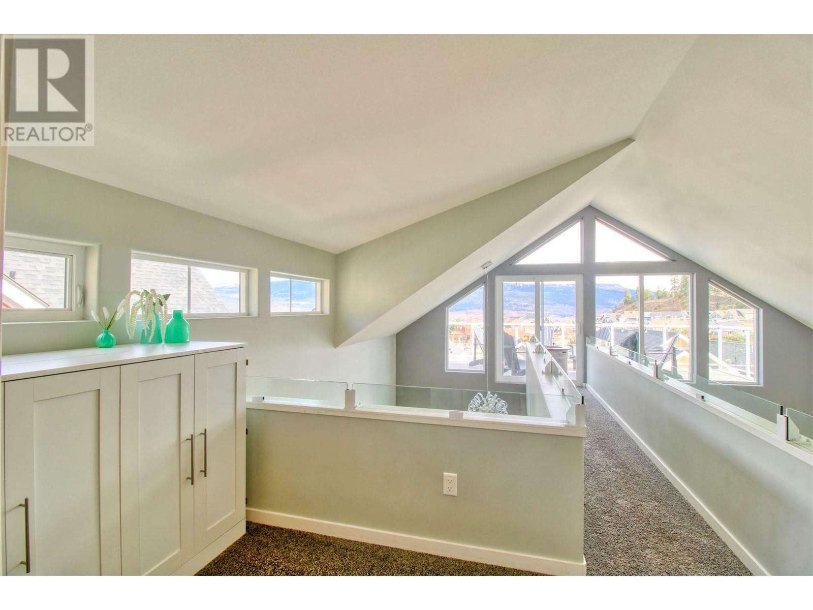 KELOWNA, British Columbia, V1Z 3R8, CA, 3 Bedrooms Bedrooms, ,2 BathroomsBathrooms,Residential,For Sale,1836675