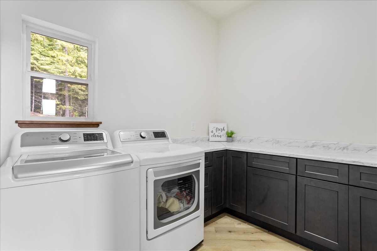 Sagle, Idaho, 83860, United States, 3 Bedrooms Bedrooms, ,4 BathroomsBathrooms,Residential,For Sale,1976949