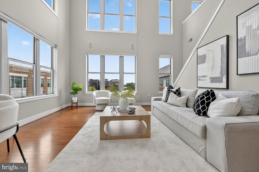 Arlington, Virginia, 22201, United States, 2 Bedrooms Bedrooms, ,2 BathroomsBathrooms,Residential,For Sale,1927773