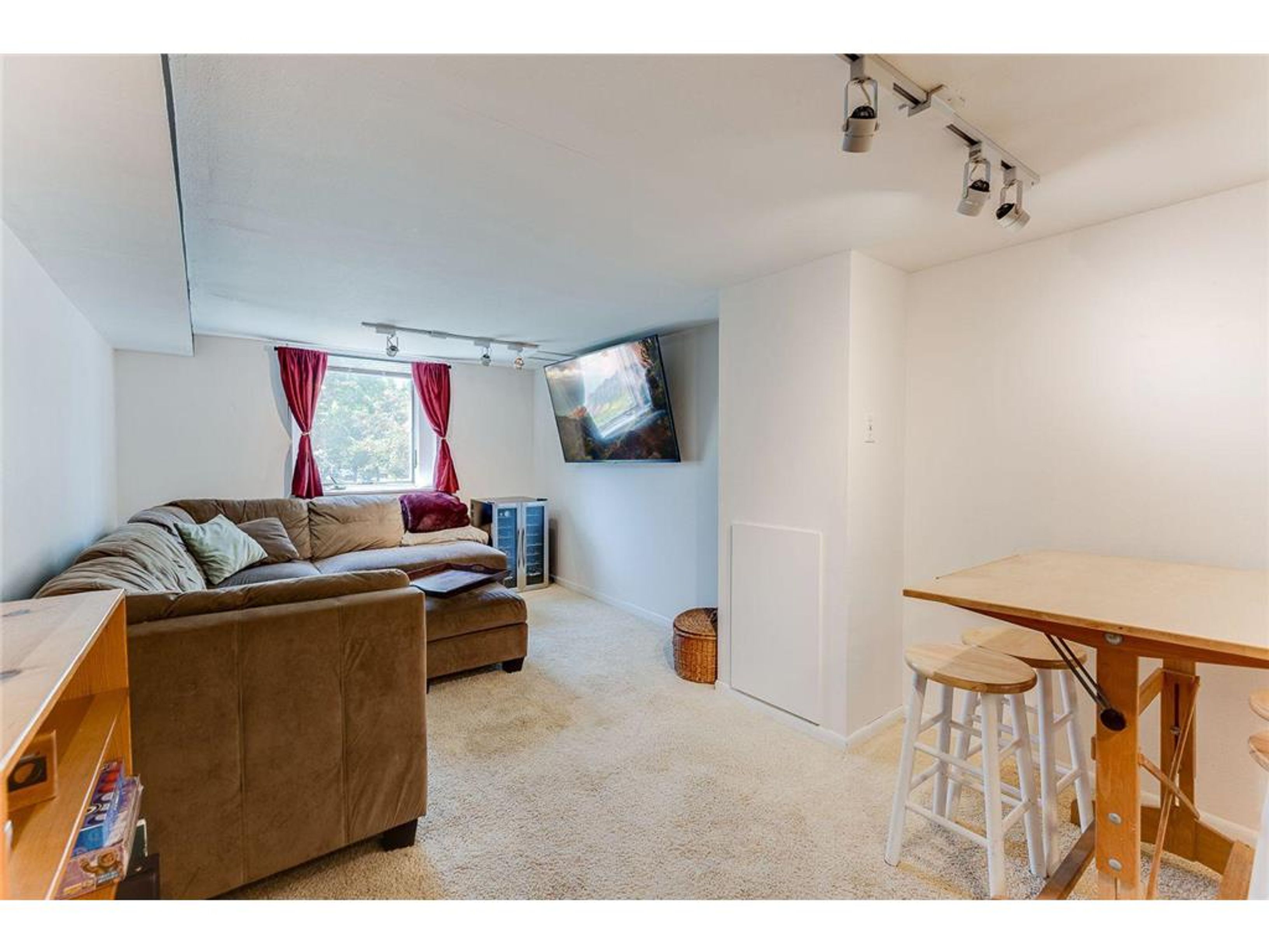  Bright St. Louis Park Home Near West End - 物件實景