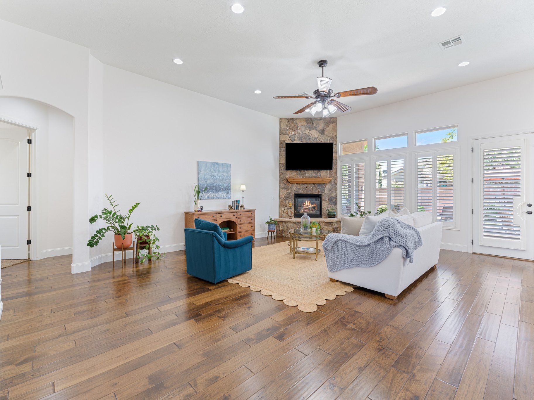  Single-Level Living with Private Pool & Rare 6-Car Garage in Green Springs - 物件實景