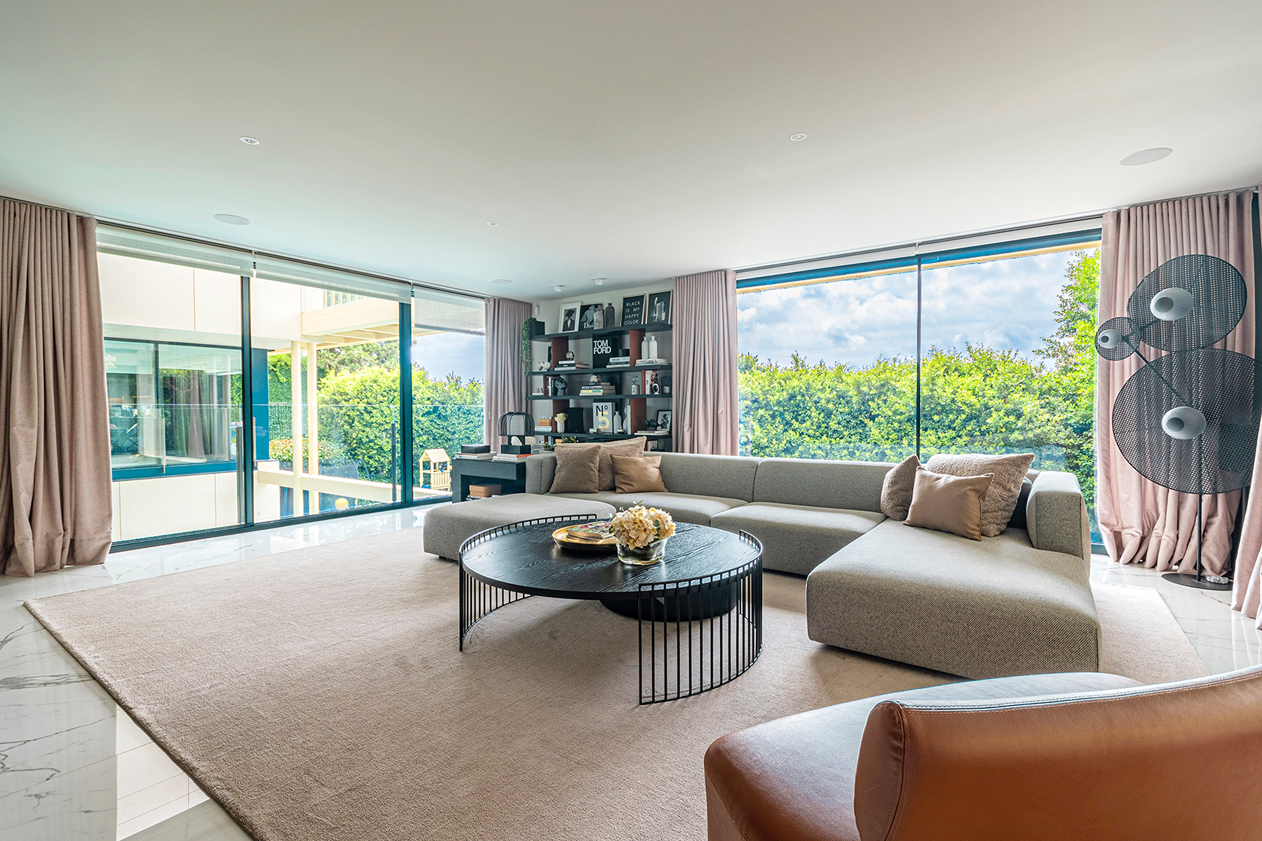  Luxury contemporary villa with pool, garden, and top energy efficiency - 物件實景