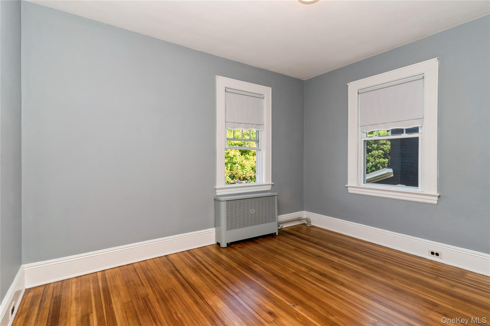 Lynbrook, New York, 11563, United States, 3 Bedrooms Bedrooms, ,2 BathroomsBathrooms,Residential,For Sale,1941758