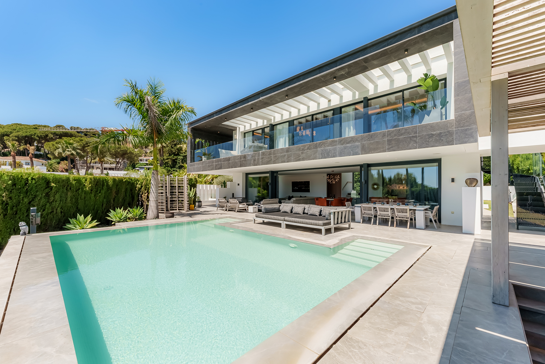 Impressive and modern property in Las Brisas. 