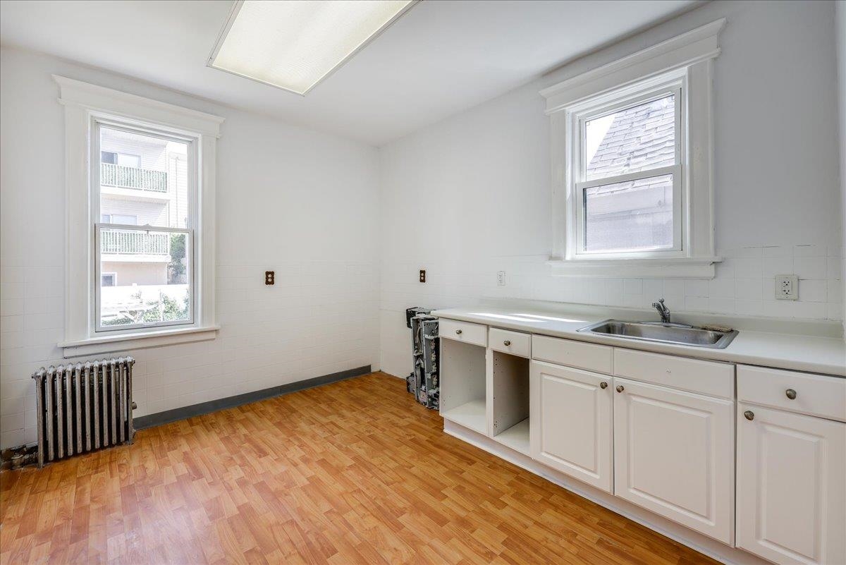 Jersey City, New Jersey, 07307, United States, 5 Bedrooms Bedrooms, ,2 BathroomsBathrooms,Residential,For Sale,1988239