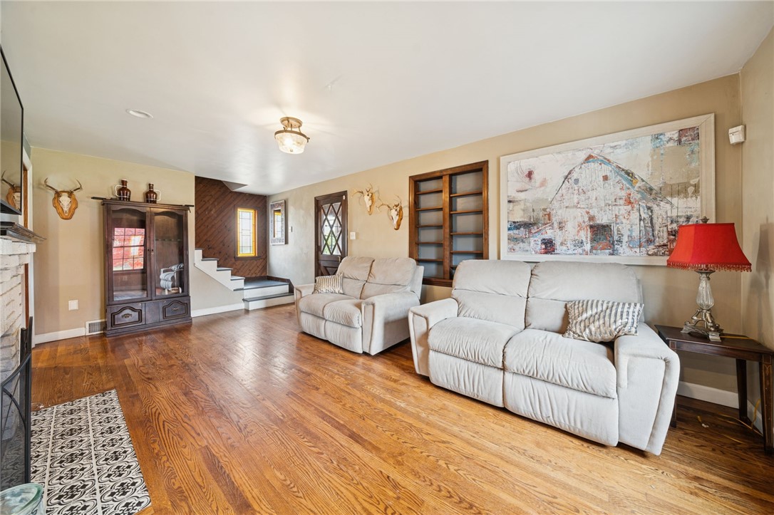 Plum Boro, Pennsylvania, 15239, United States, 4 Bedrooms Bedrooms, ,4 BathroomsBathrooms,Residential,For Sale,1996480