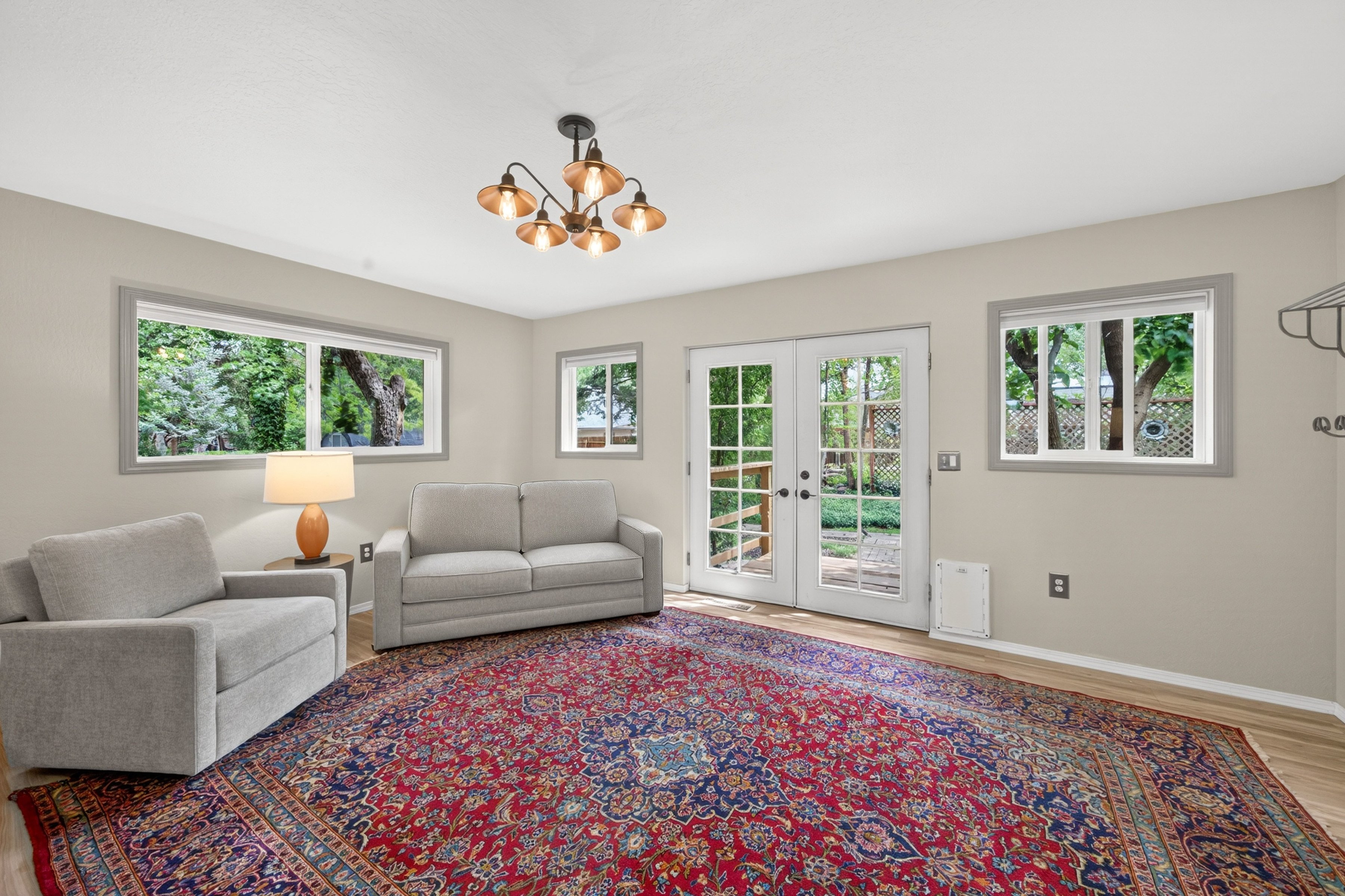  Historic home with 2 guest homes on 1.24 acres with a pool - 物件實景
