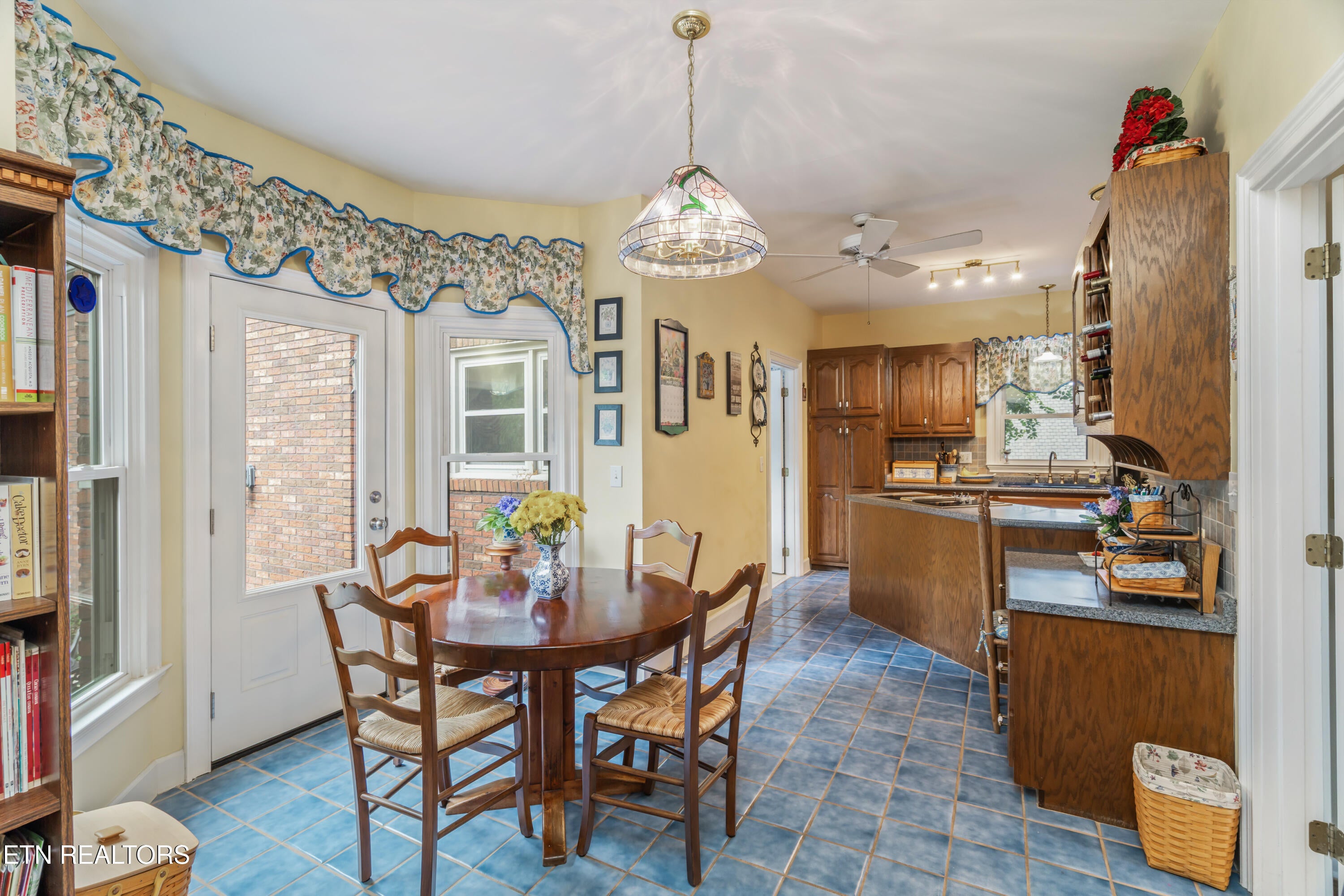 Kingston, Tennessee, 37763, United States, 3 Bedrooms Bedrooms, ,3 BathroomsBathrooms,Residential,For Sale,1762523