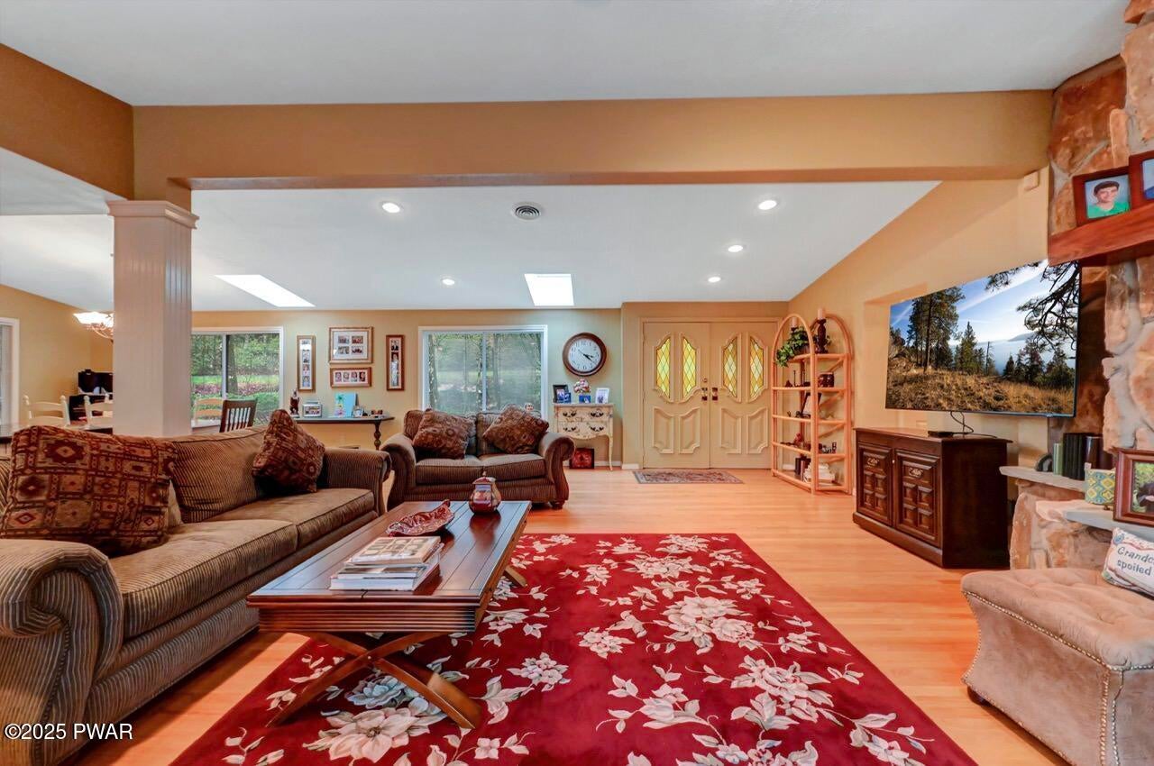 Lords Valley, Pennsylvania, 18428, United States, 5 Bedrooms Bedrooms, ,3 BathroomsBathrooms,Residential,For Sale,1977416