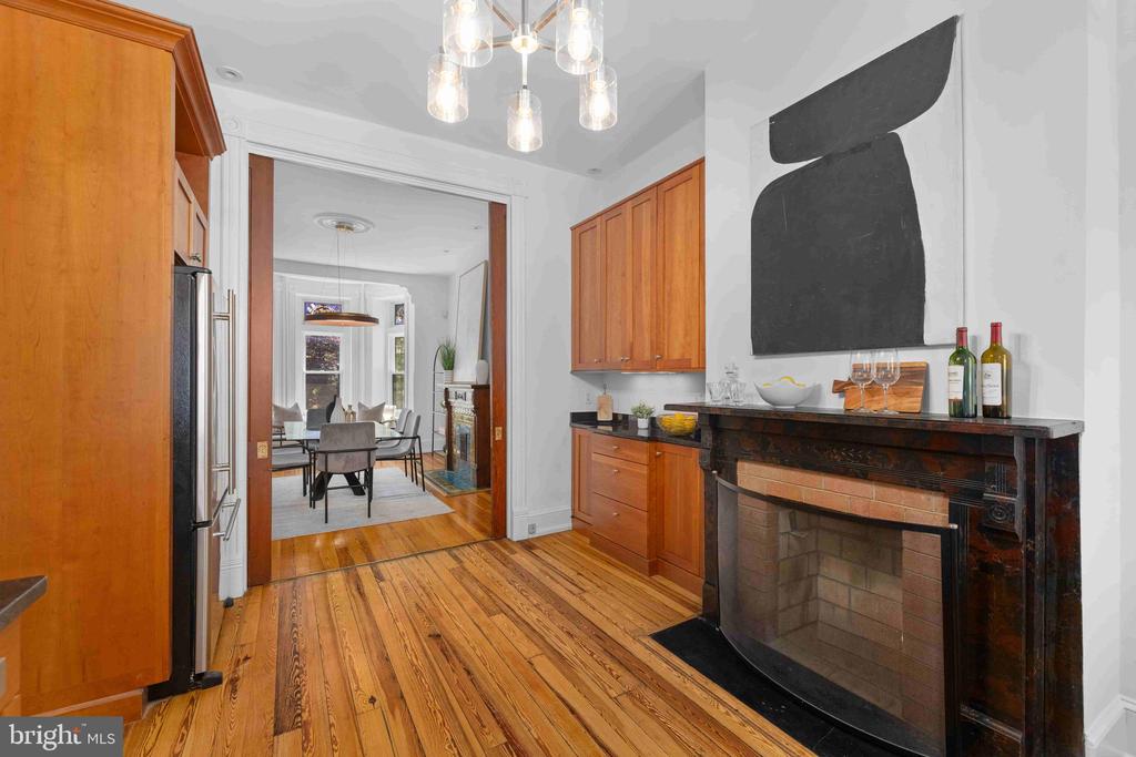 Washington, District of Columbia, 20003, United States, 3 Bedrooms Bedrooms, ,4 BathroomsBathrooms,Residential,For Sale,2048828