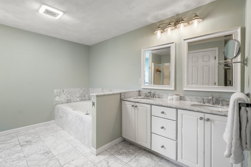 Hopkinton, Massachusetts, 01748, United States, 2 Bedrooms Bedrooms, ,3 BathroomsBathrooms,Residential,For Sale,1875527
