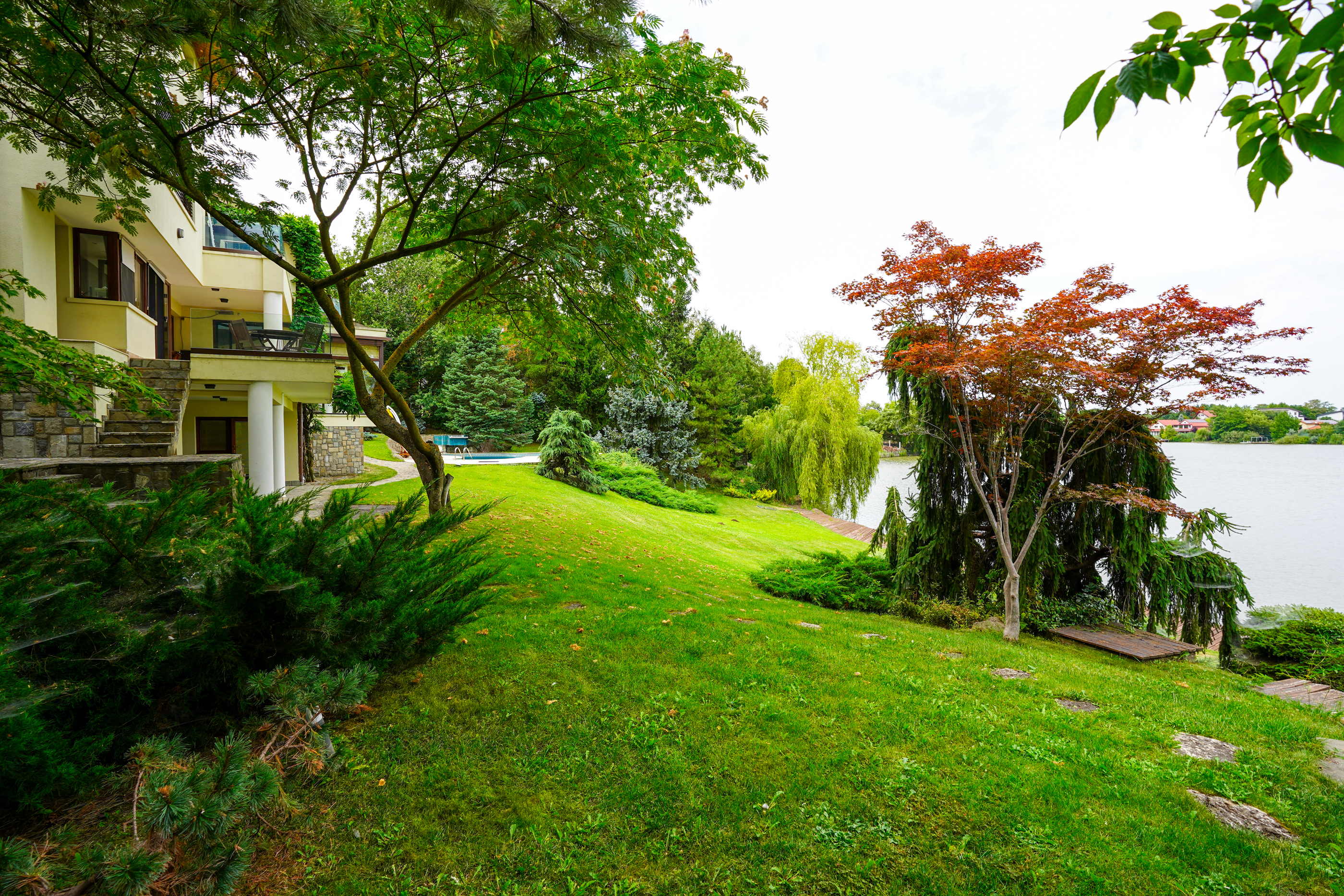  Villa with Private Peninsula and Panoramic Lake Views, Corbeanca - 物件實景