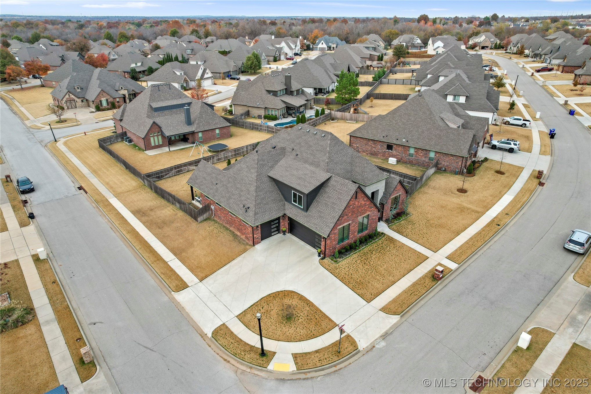 Broken Arrow, Oklahoma, 74014, United States, 3 Bedrooms Bedrooms, ,4 BathroomsBathrooms,Residential,For Sale,1997377