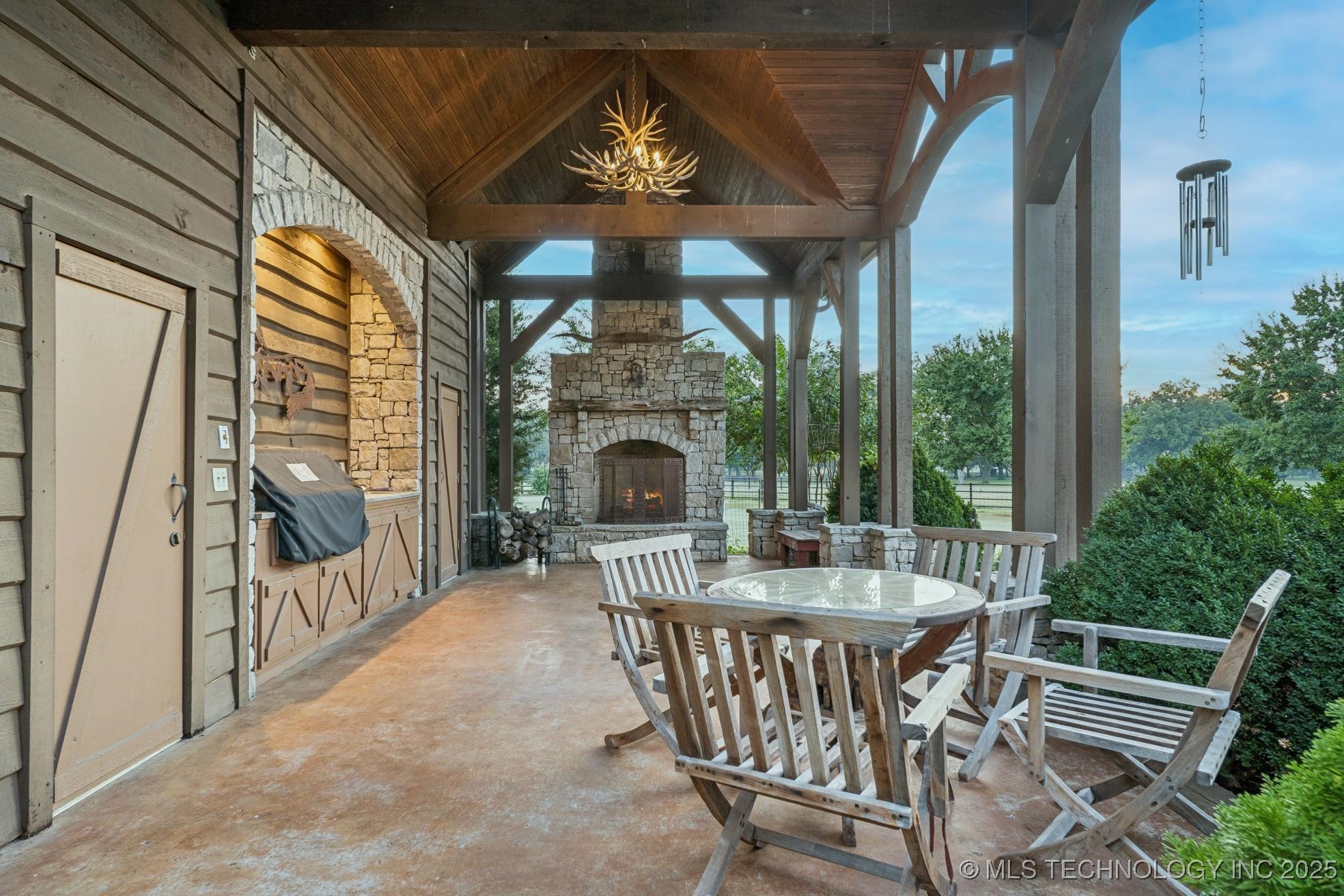 Mounds, Oklahoma, 74047, United States, 4 Bedrooms Bedrooms, ,6 BathroomsBathrooms,Residential,For Sale,1960960