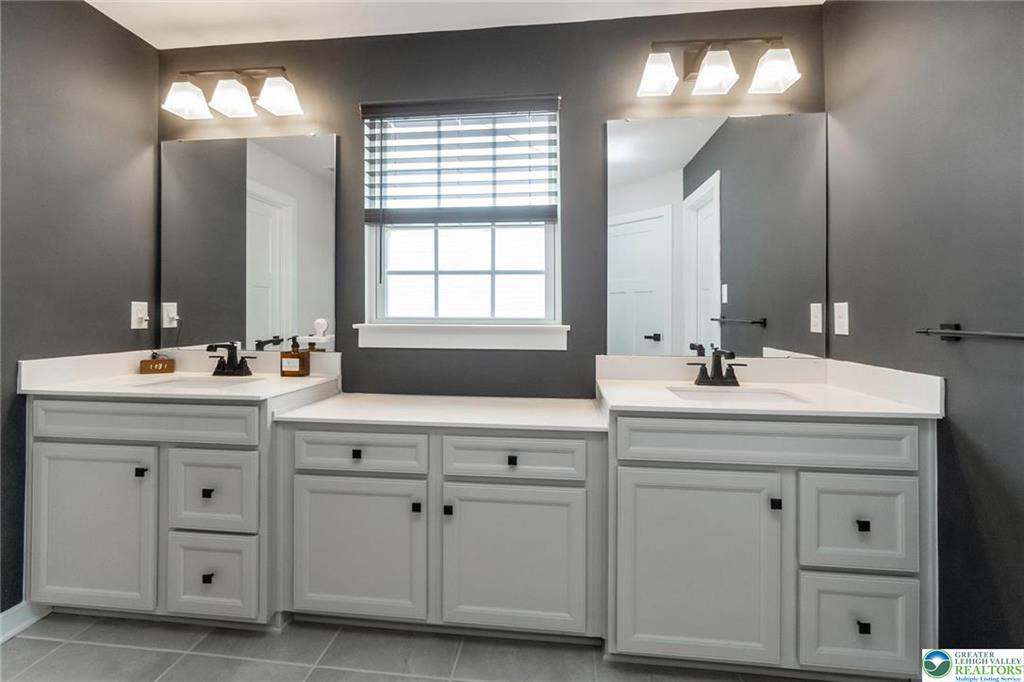 Catasauqua, Pennsylvania, 18032, United States, 5 Bedrooms Bedrooms, ,5 BathroomsBathrooms,Residential,For Sale,2008861