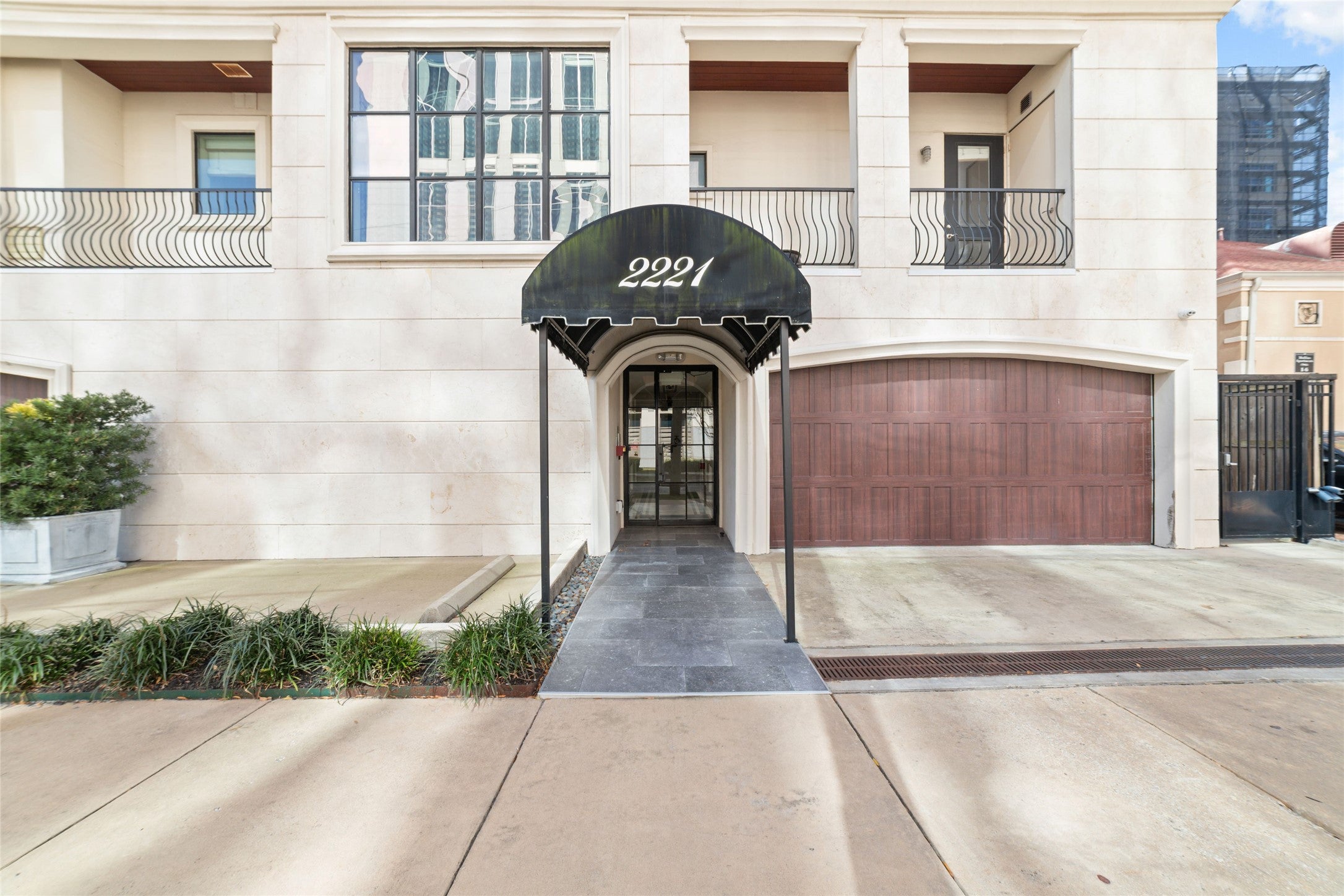 2221 Welch St, Houston, TX 77019